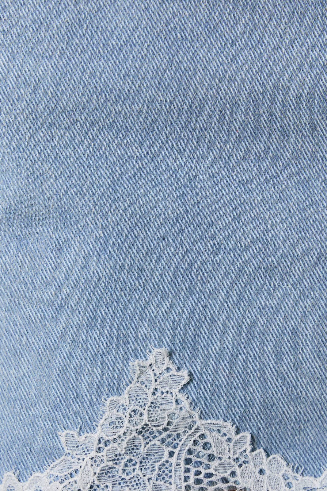 MID RISE DENIM SKORT WITH LACE TRIM DETAIL