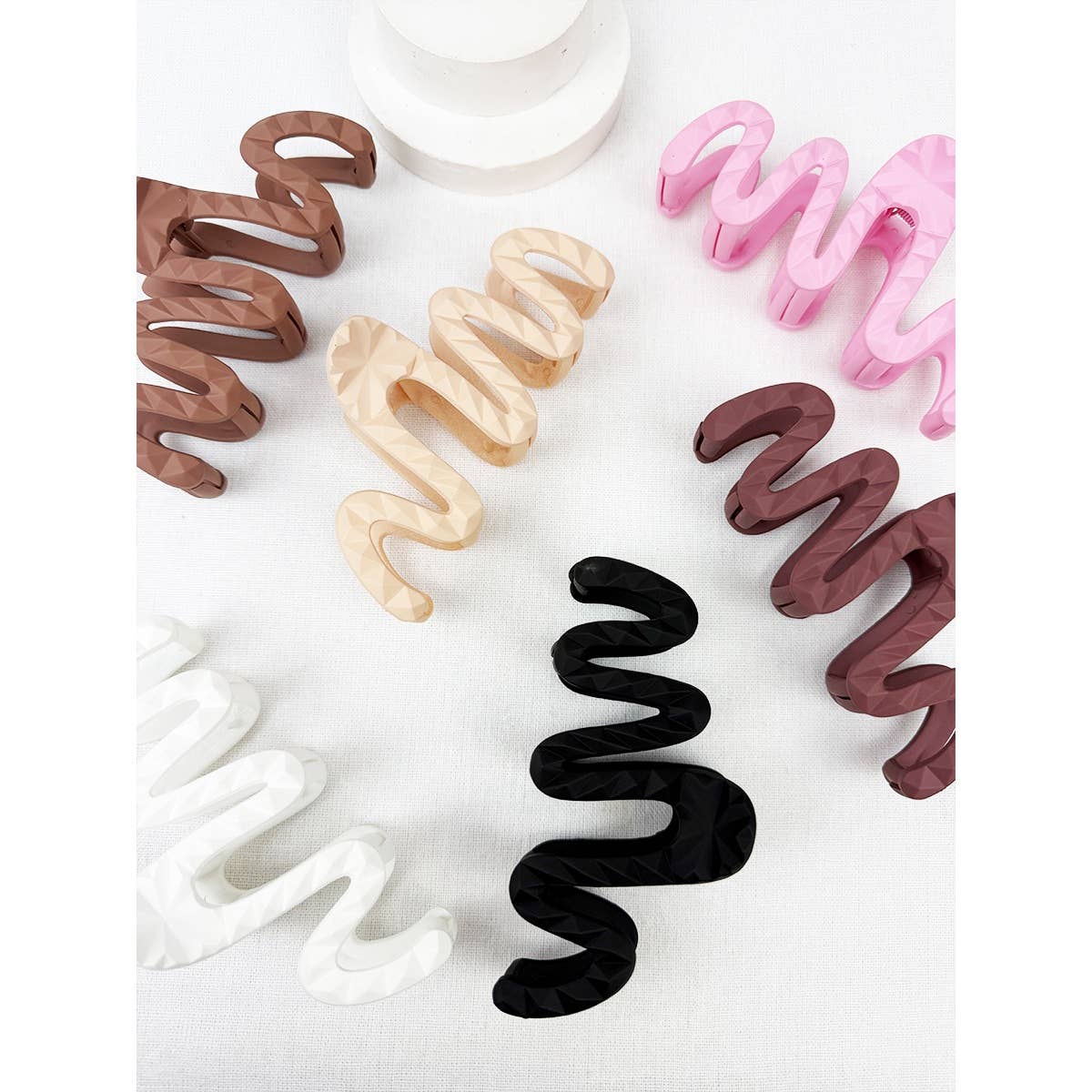 Jumbo Emossed Matte Wavy Hair Claw