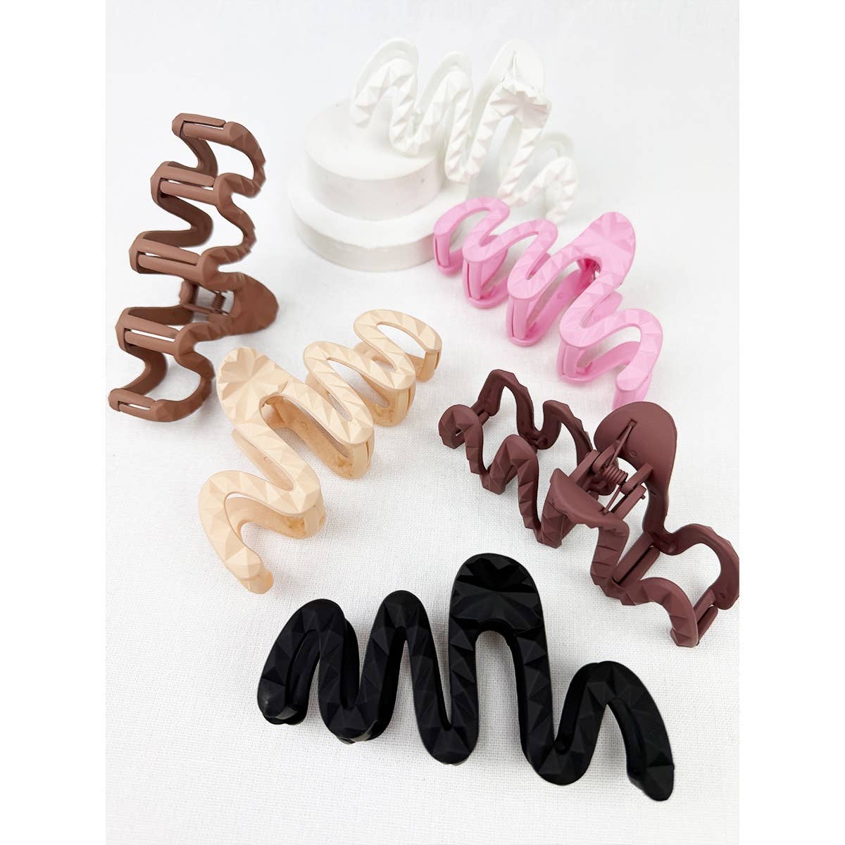 Jumbo Emossed Matte Wavy Hair Claw