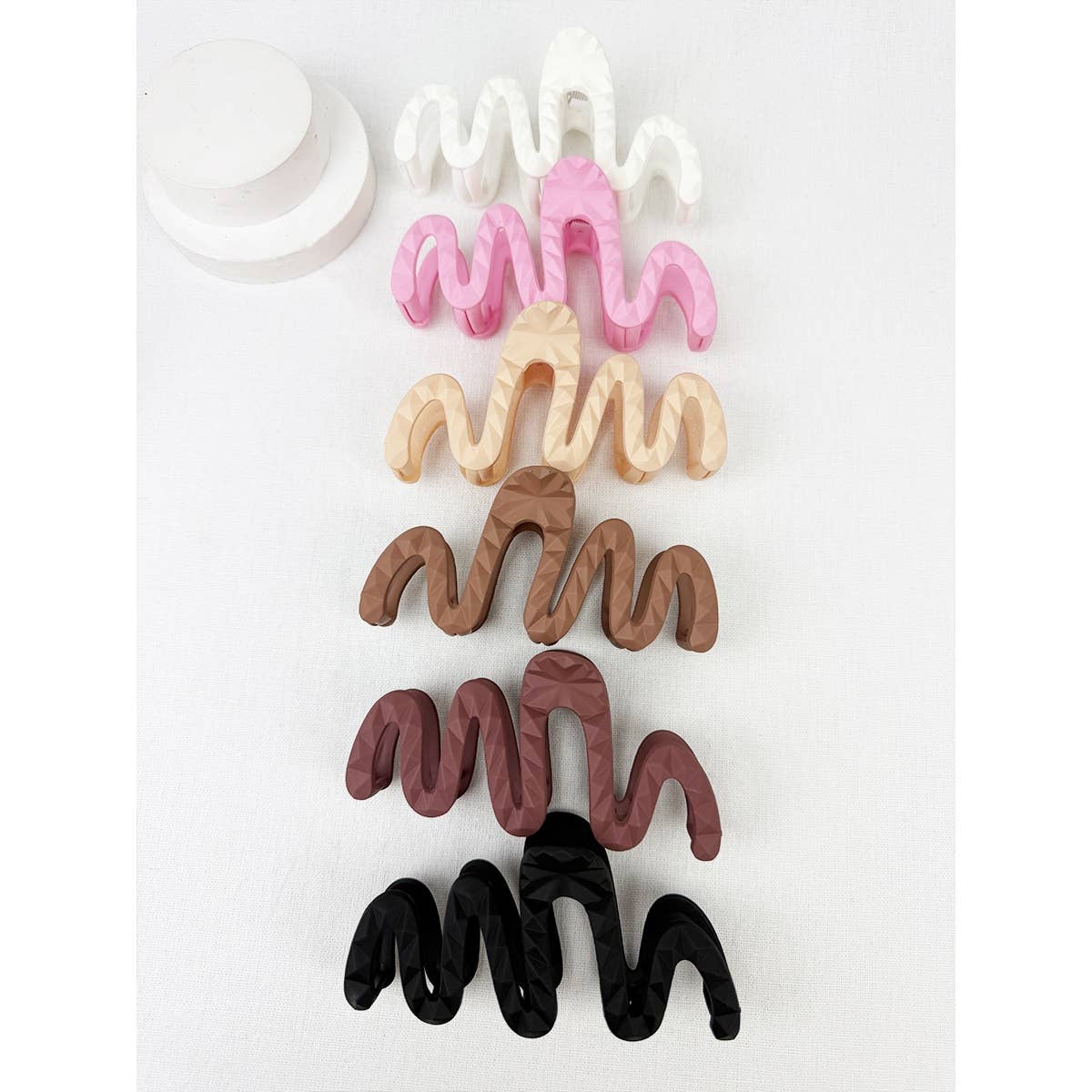Jumbo Emossed Matte Wavy Hair Claw