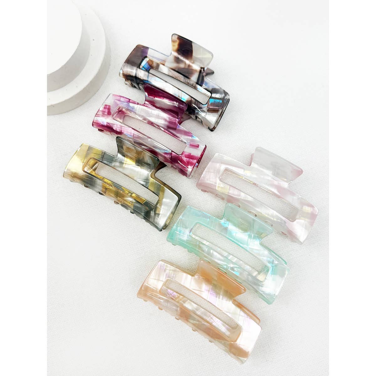 Elegant Tortoise Shell Claw Clip