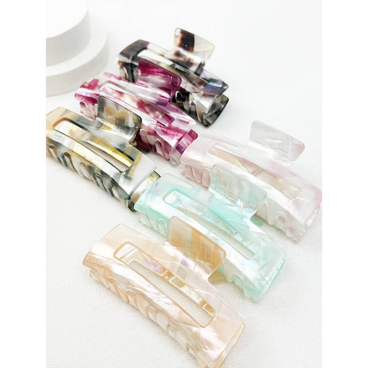 Elegant Tortoise Shell Claw Clip